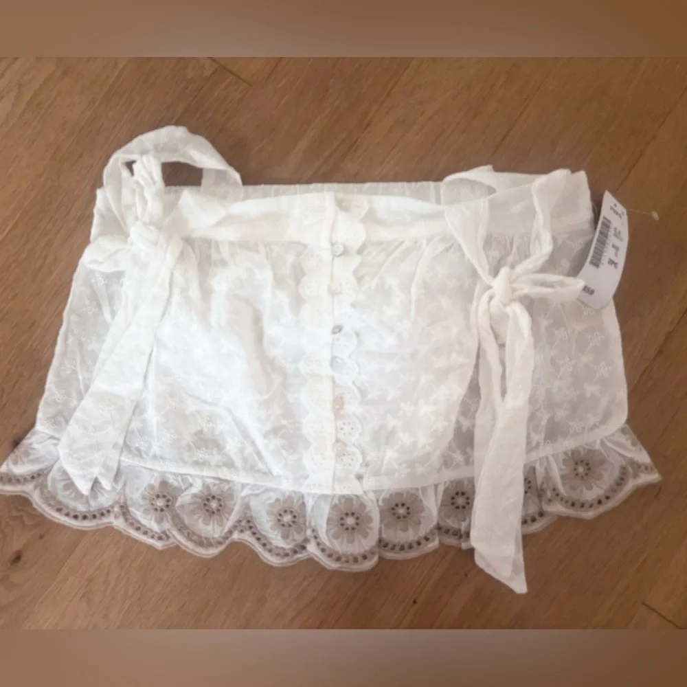 ILLA ILLA White Floral Lace skirt. NWT - Picture 1 of 4